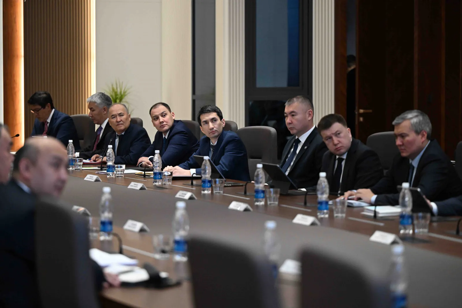 МинКаб башчысы Адылбек Касымалиев мамлекеттик органдардын жана жергиликтүү бийлик органдарынын жетекчилерине “Инфодокс” системасында документтер менен иштөөнү тездетүүнү тапшырды МинКаб башчысы Адылбек Касымалиев мамлекеттик органдардын жана жергиликтүү бийлик органдарынын жетекчилерине “Инфодокс” системасында документтер менен иштөөнү тездетүүнү тапшырды